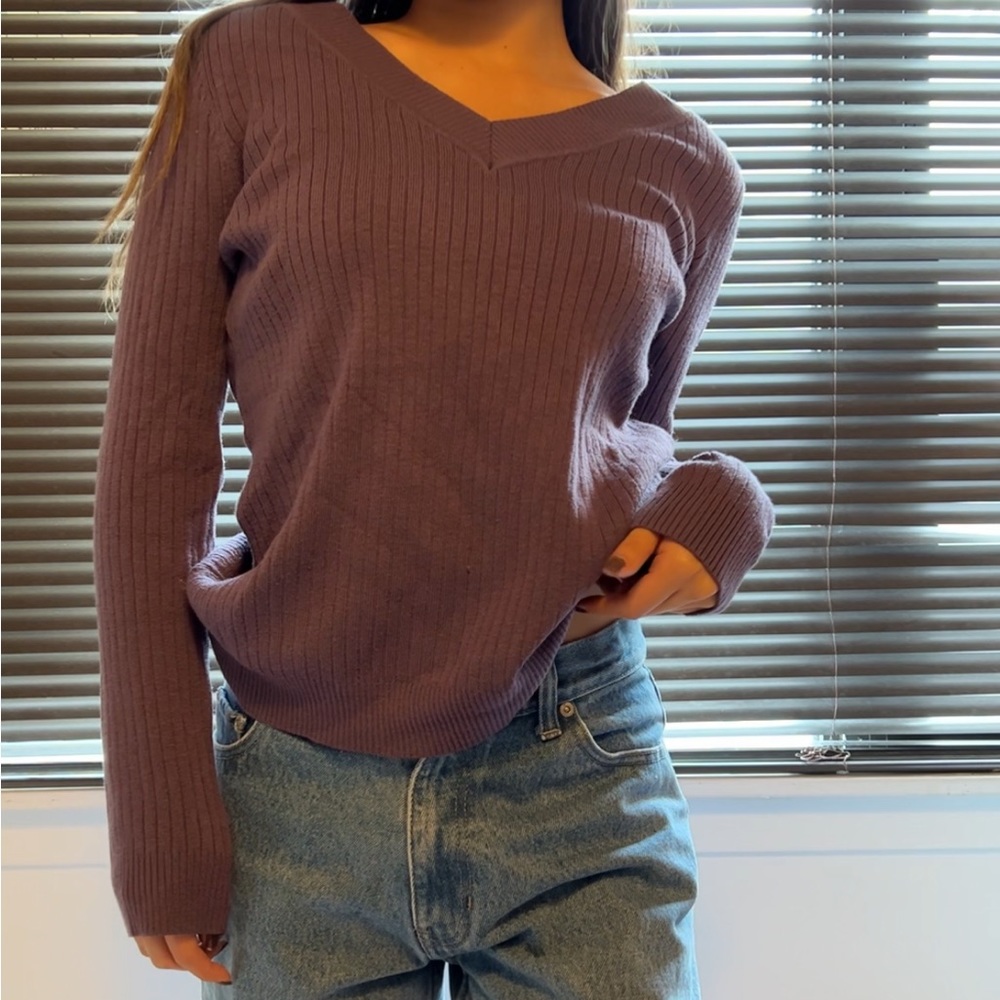 Purple Ribbed V-neck Sweater